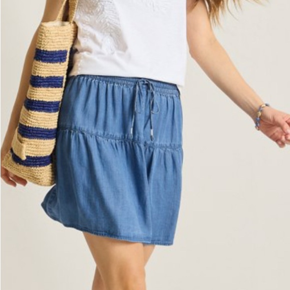 TOMMY BAHAMA CHAMBRAY O'LEI MINI SKIRT